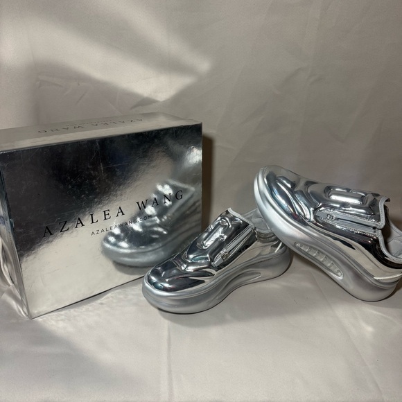 Azalea Wang Shoes - Azalea Wang Francille Chrome Silver Futuristic Sneakers NEW sz: 9